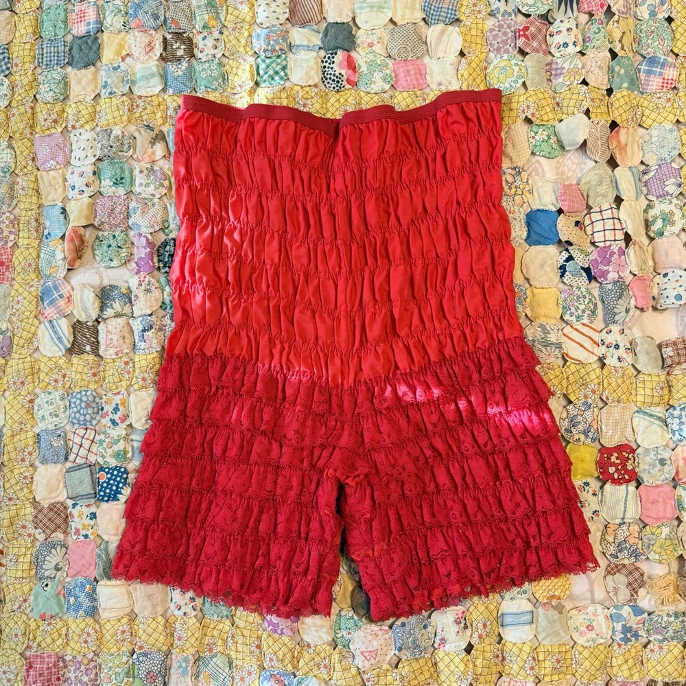 vintage red lace bloomer shorts ❤️